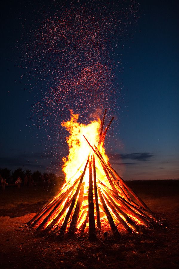 San Sebastián de los Reyes celebra el solsticio de verano con la hoguera de San Juan