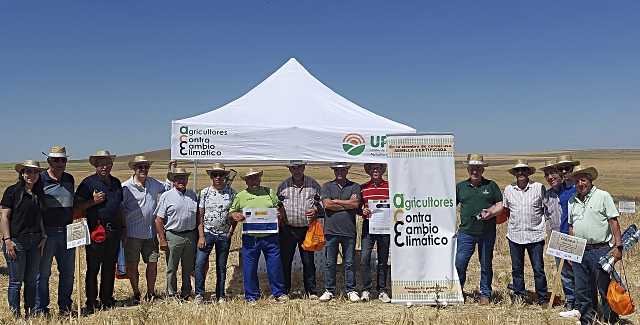 El campo de ensayo de Agricultores Contra el Cambio Climático y de UPA analiza el comportamiento de las semillas de cereal