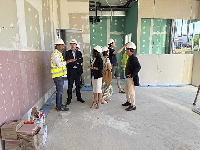 Navas ha visitado las obras del nuevo CEIP Margarita Salas Falgueras