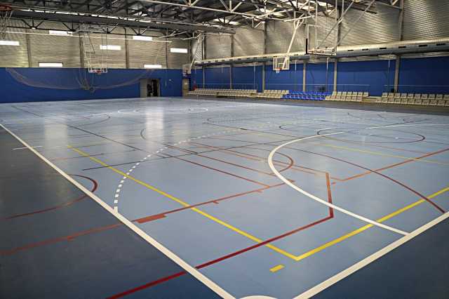 Finalizan las obras de renovación del suelo deportivo en el Pabellón B del Complejo Deportivo Lorenzo Rico