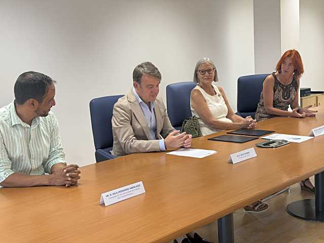 Tres Cantos renueva su compromiso con el pueblo saharaui al firmar un acuerdo con la Asociación de Amigos del Pueblo Saharaui