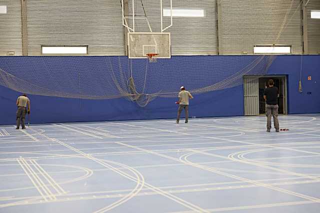 Inician la actualización del terreno deportivo en el Pabellón B del Complejo Deportivo Municipal ‘Lorenzo Rico