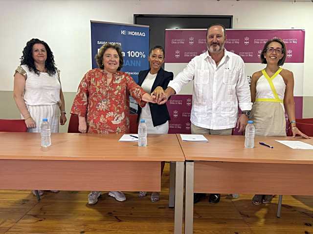 Olías del Rey firma un convenio para que una nueva empresa instalada contrate desempleados del municipio