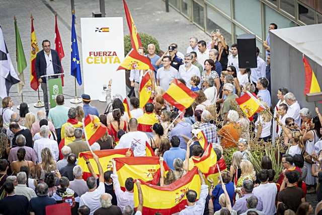 Boadilla del Monte se une en apoyo a Ceuta con una masiva concentración