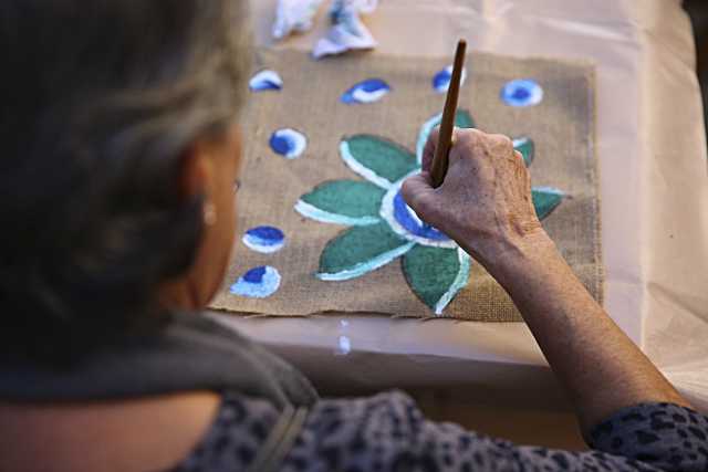 Los Centros de Mayores de Las Rozas lanzan nuevas ediciones de sus talleres
