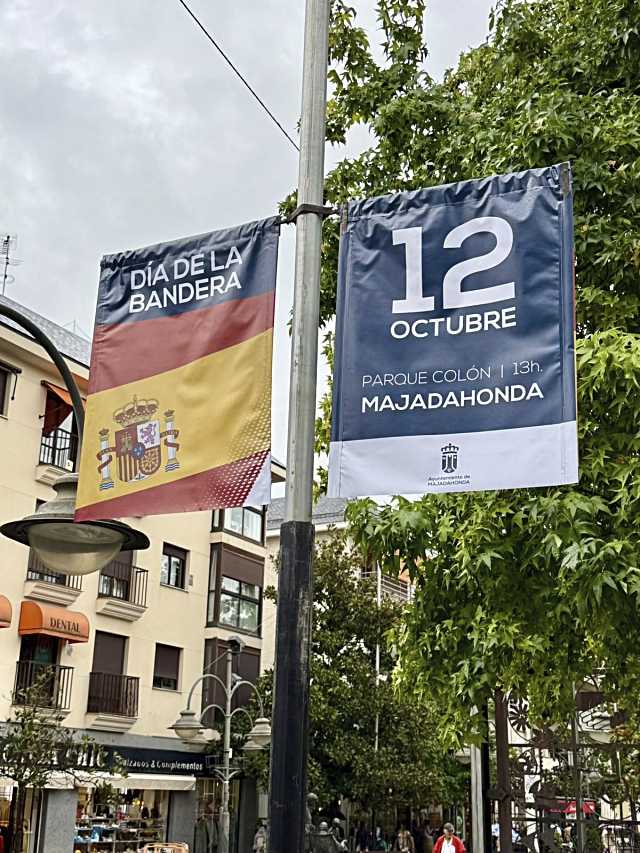 Homenaje a la Bandera de España en Majadahonda el 12 de octubre