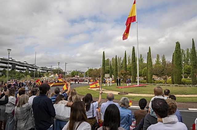 Pozuelo de Alarcón rinde homenaje a la Bandera en un evento multitudinario