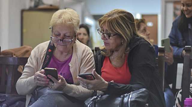 Ávila organiza talleres de risoterapia y uso del móvil para mayores