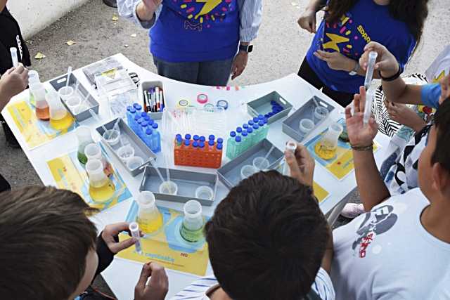 El Curiosity Cube regresó a Tres Cantos para fomentar el aprendizaje científico