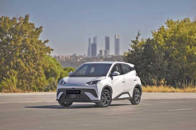 Hasta 322 km de autonomía y cinco plazas: así cambia el BYD Dolphin Surf 2026