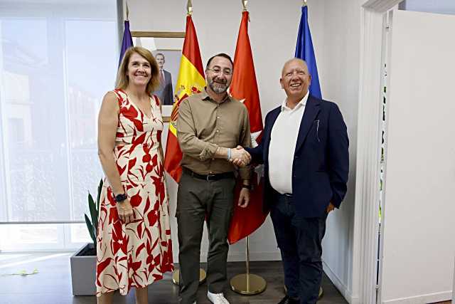 El Ayuntamiento y Aseyacovi firman un acuerdo para fomentar el comercio en Colmenar Viejo
